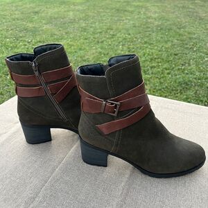 COUGAR Women's Sz‎ 9 M Green Olive Arvida Suede Leather Waterproof Heeled Boots